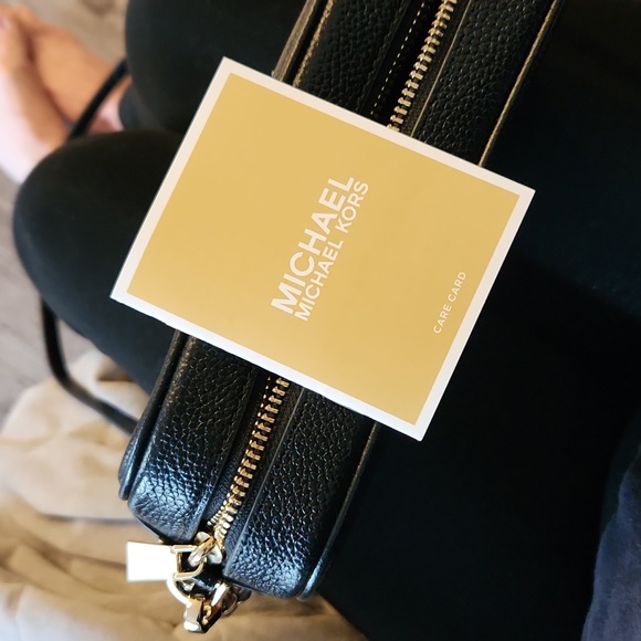 Like new condition- Michael Kors Crossbody bag - Picture 6 of 13